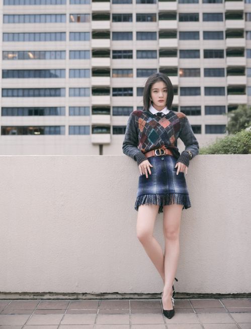 張雪迎不扮成熟的少女風穿搭太讓人心動了 穿卡通針織衫,好可愛